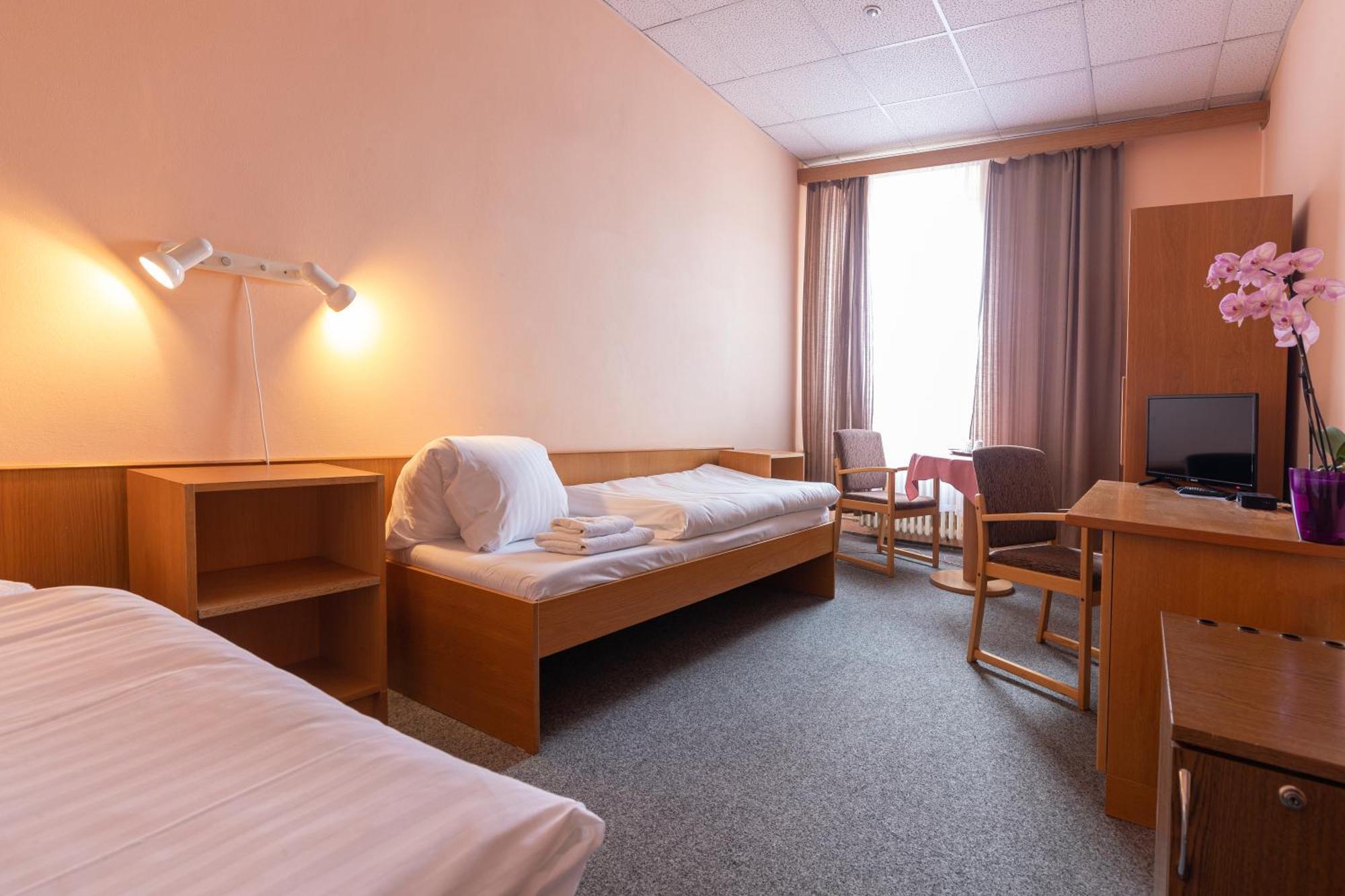 Hotel Slovan Plzen Exterior photo